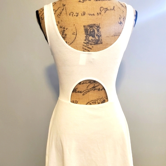 H&M Sleeveless White Mini Dress - Picture 2 of 2